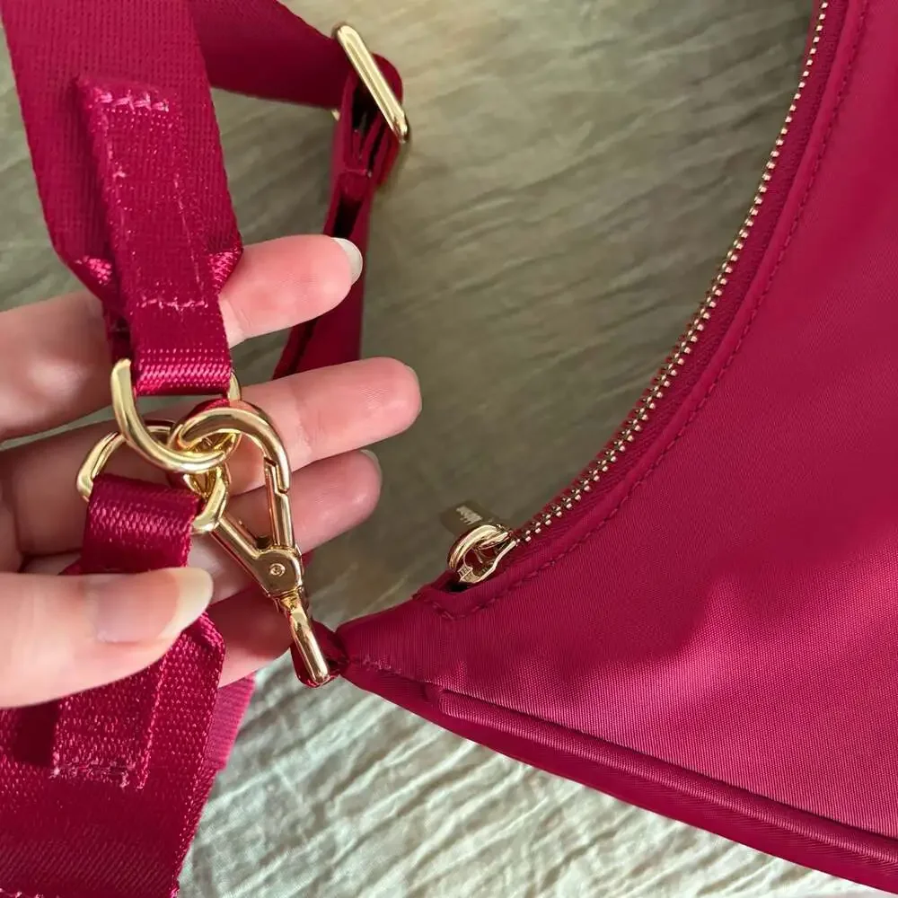 Lululemon City Essentials Shoulder Bag Berry Rumble 3L Like New